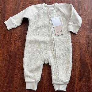 NWT Goumi Kids Alabaster Sherpa One Piece SZ Newborn NB Baby White Jumpsuit Bunt